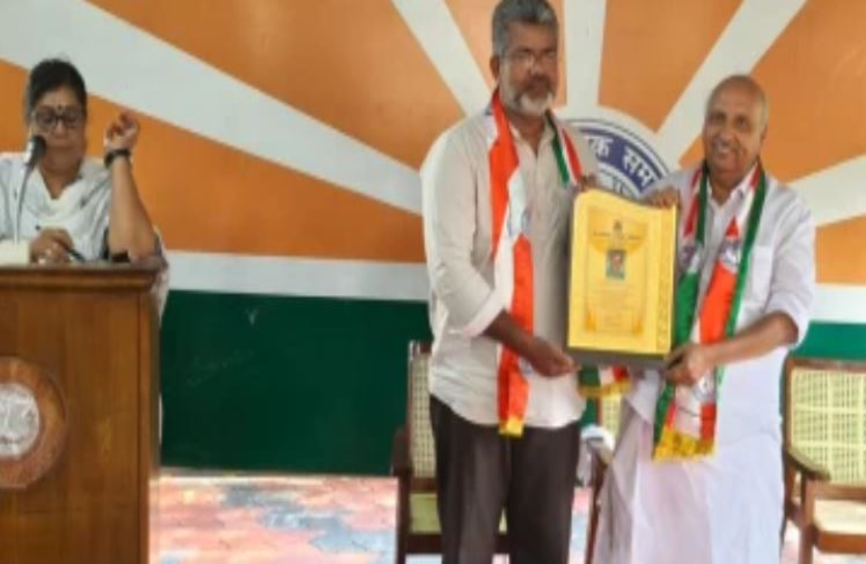 Receiving the Bharat Sevak Samaj National Award